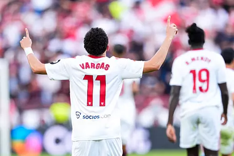 أنهى سلسلة سلبية.. إشبيلية يهزم أوساسونا في الدوري الإسباني